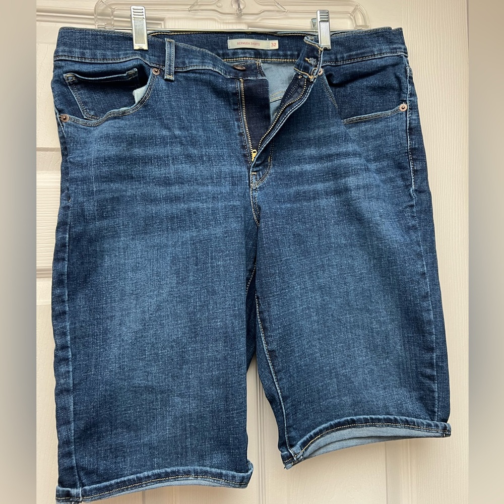 Denim Bermuda Levi’s shorts